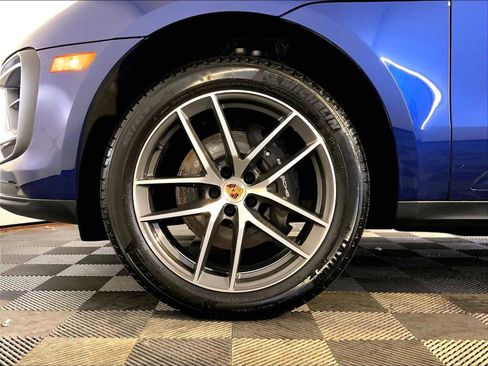 Certified 2025 Porsche Macan image 11