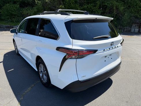 Used 2022 Toyota Sienna LE AWD/4WD image 11