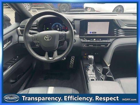 Used 2025 Toyota Camry SE image 13
