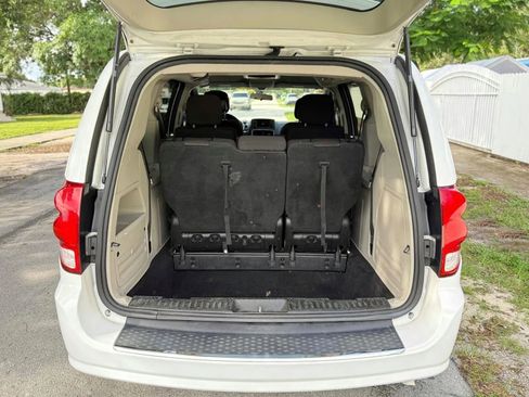 Used 2018 Dodge Grand Caravan SE image 8