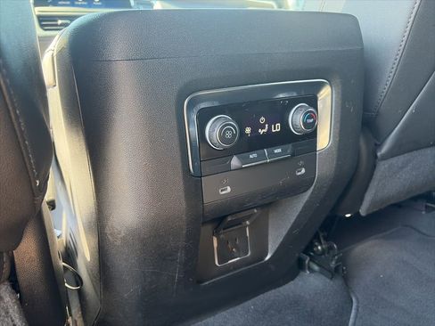 Used 2022 Chevrolet Suburban Z71 AWD/4WD image 27