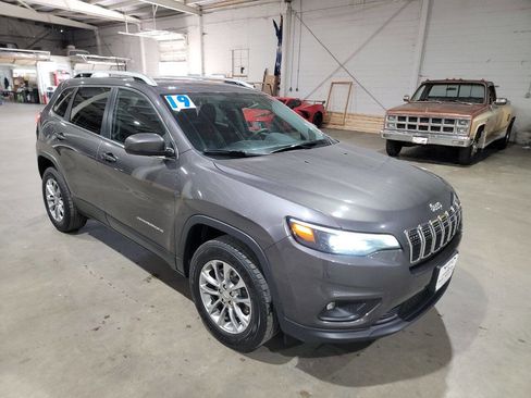Used 2019 Jeep Cherokee Latitude Plus w/ Cold Weather Group image 19