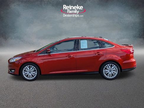 Used 2018 Ford Focus Titanium w/ Titanium Technology Package FWD image 9