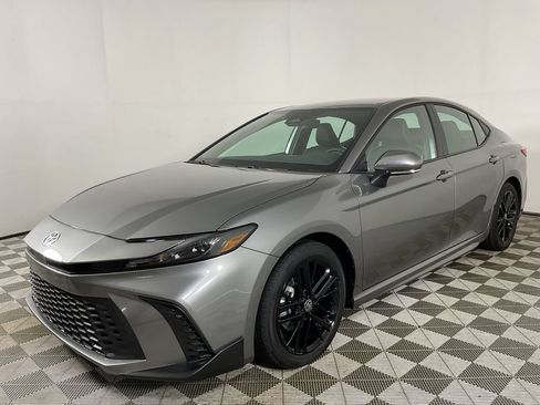 New 2026 Toyota Camry SE FWD image 3