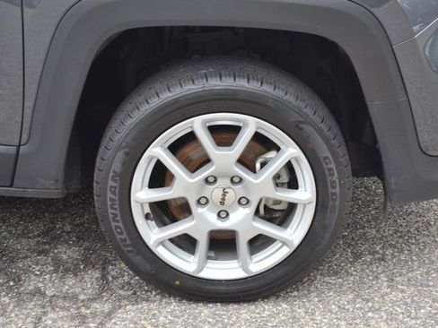 Used 2023 Jeep Renegade Latitude AWD/4WD image 10