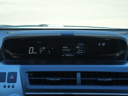 Used 2017 Toyota Prius V Four image 23