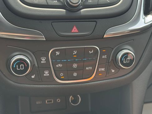 Used 2019 Chevrolet Equinox LT w/ Driver Convenience Package image 21