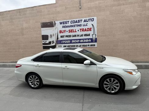 Used 2017 Toyota Camry XLE image 3