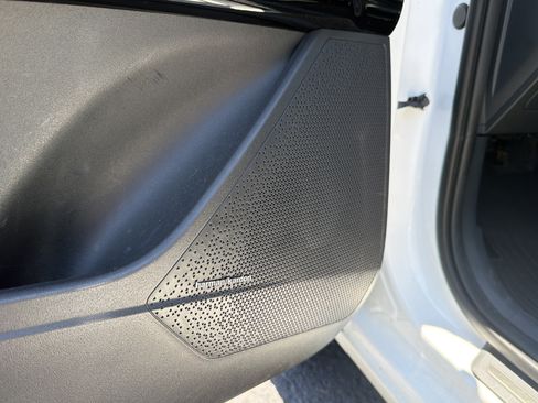 Used 2023 Kia Niro SX Touring FWD image 28