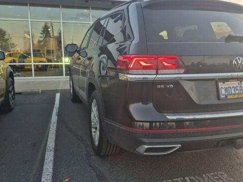 Used 2023 Volkswagen Atlas SE w/ Panoramic Sunroof Package image 11