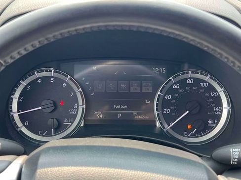 Used 2023 Toyota Highlander LE FWD image 25