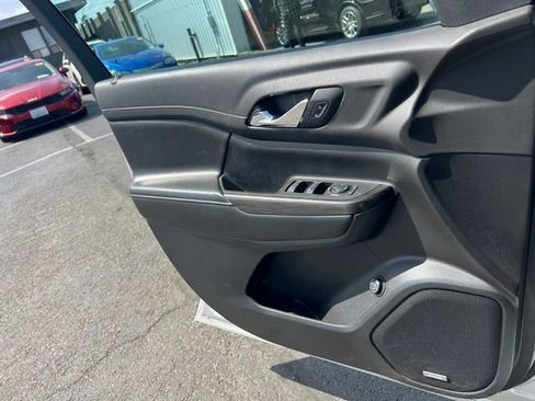 Used 2019 GMC Acadia SLT AWD/4WD image 19