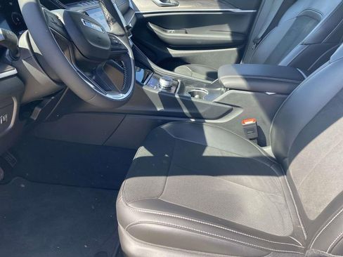 New 2026 Jeep Grand Cherokee Altitude AWD/4WD image 42