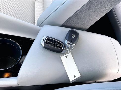 Used 2023 Hyundai Elantra Limited FWD image 10
