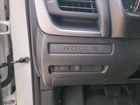 Used 2023 Nissan Rogue S FWD image 13