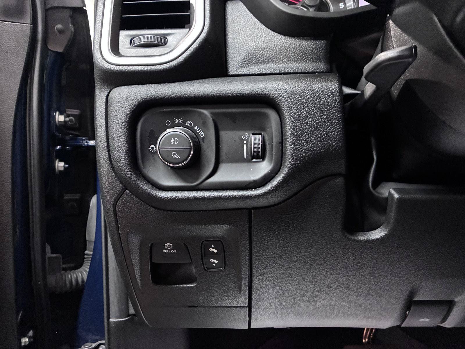 Used 2022 RAM 1500 Big Horn AWD/4WD image 30