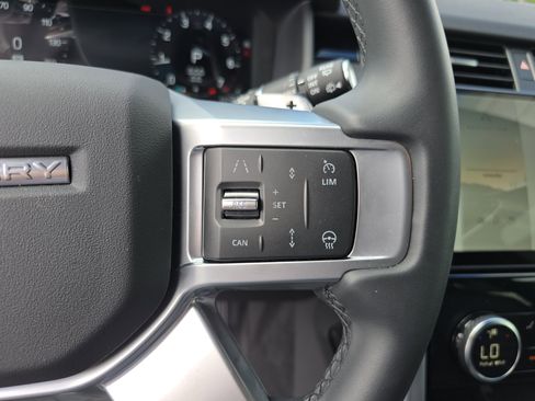 Certified 2025 Land Rover Discovery S image 33