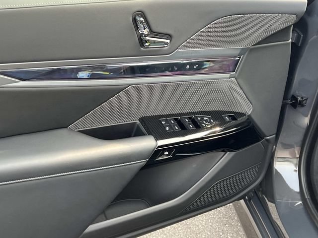 Used 2023 BMW 760i xDrive w/ Luxury Rear Seating Package AWD/4WD image 16