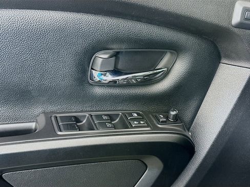 Used 2021 Nissan Titan PRO-4X w/ Pro-4x Convenience Package image 18