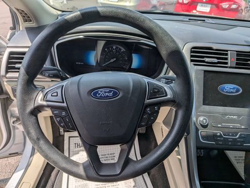 Used 2019 Ford Fusion SE FWD image 20