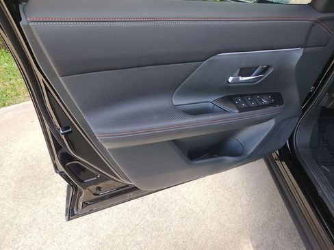 Certified 2025 Nissan Kicks SR image 28