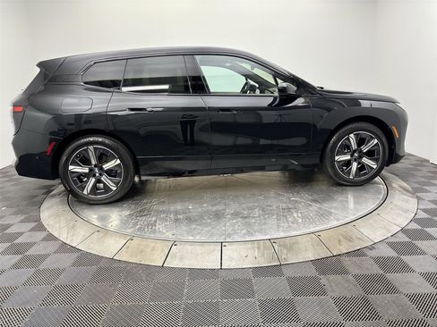 New 2026 BMW iX xDrive45 image 17