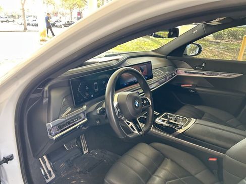 Used 2024 BMW 740i image 6
