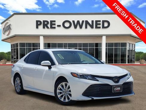 Used 2020 Toyota Camry LE FWD image 1