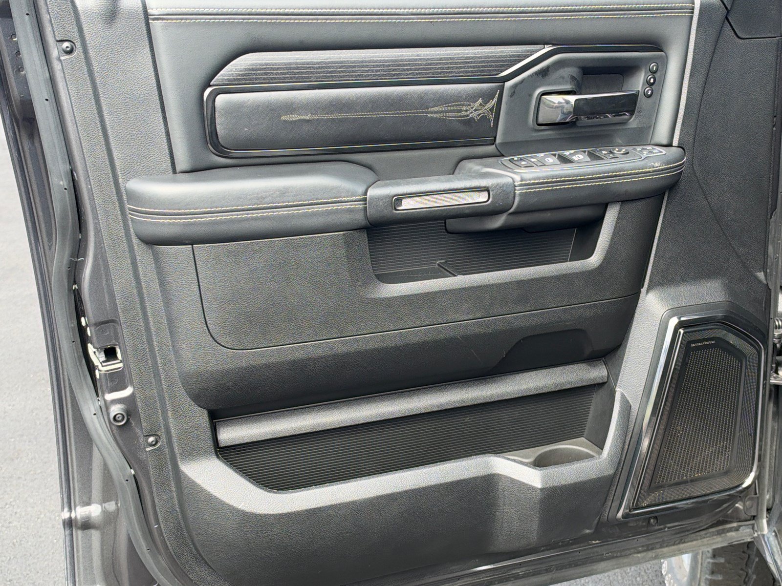 Used 2024 RAM 3500 Limited AWD/4WD image 10
