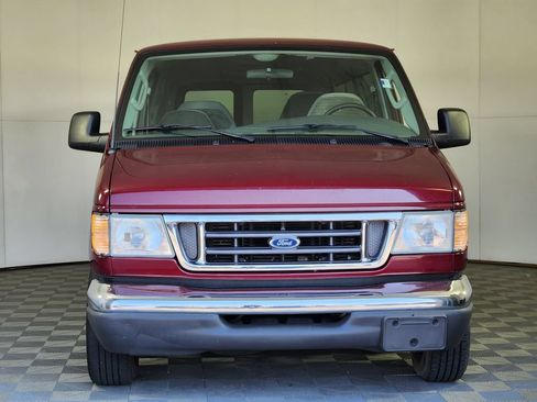 Used 2003 Ford E-150 and Econoline 150 Wagon RWD image 2