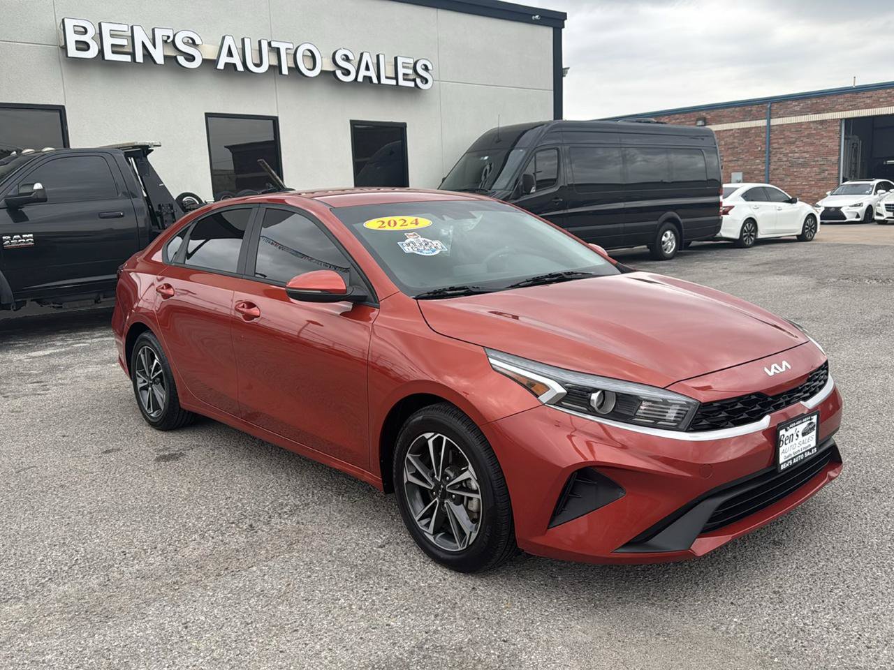Used 2024 Kia Forte LXS w/ LXS Technology Package FWD image 4