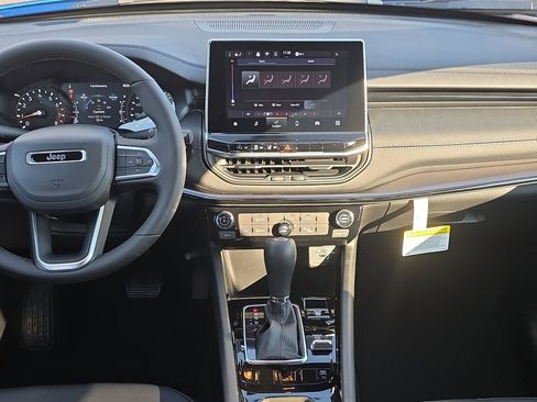 New 2026 Jeep Compass Latitude image 15