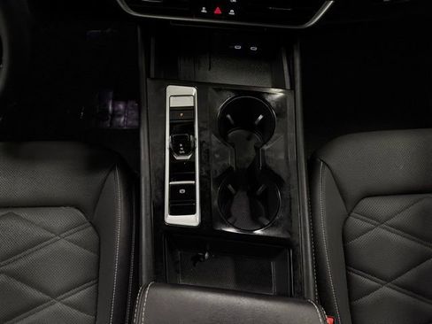 Used 2025 Volkswagen Atlas SE image 30