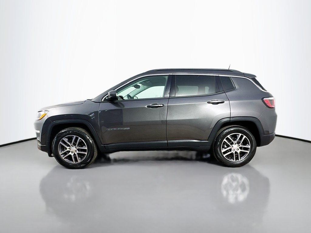 Used 2018 Jeep Compass Latitude w/ Safe & Security Group FWD image 4