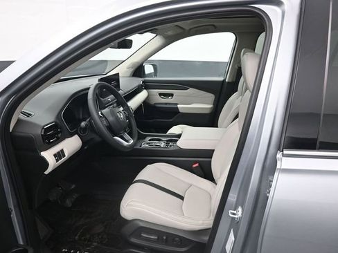 New 2026 Honda Pilot Touring image 9