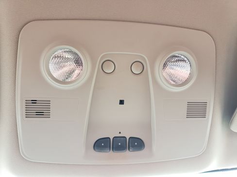 Used 2016 Chevrolet Traverse LT image 25