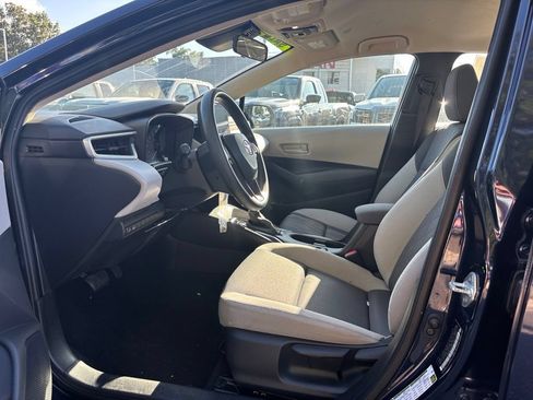 Used 2024 Toyota Corolla LE FWD image 2