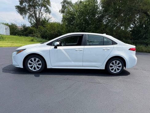 Used 2025 Toyota Corolla LE FWD image 4