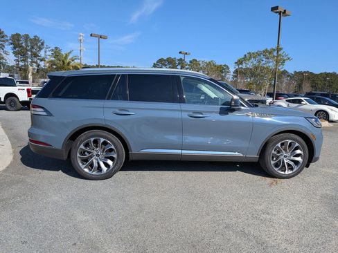 Certified 2025 Lincoln Aviator Reserve image 4