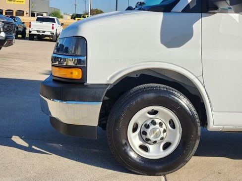 Used 2025 Chevrolet Express 3500 w/ Power Convenience Package image 15