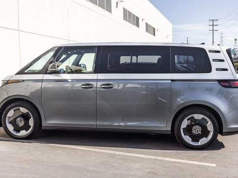 New 2025 Volkswagen ID. Buzz Pro S Plus RWD image 5