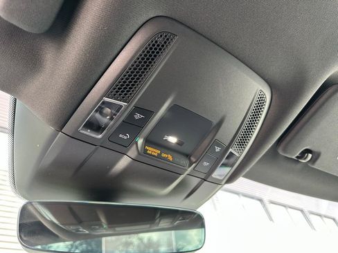 Used 2024 Porsche Taycan image 33