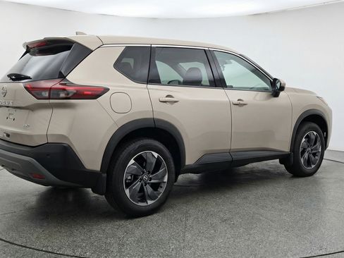 Used 2025 Nissan Rogue SV FWD image 9