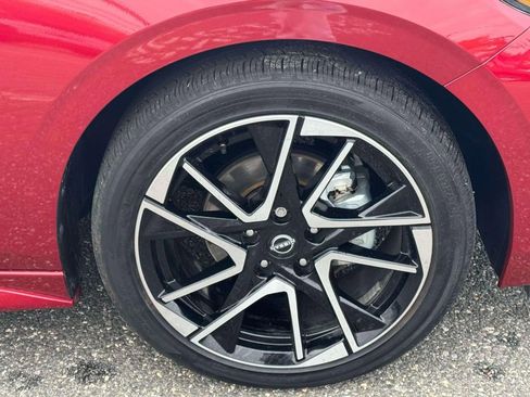 Certified 2025 Nissan Sentra SR w/ SR Premium Package image 9