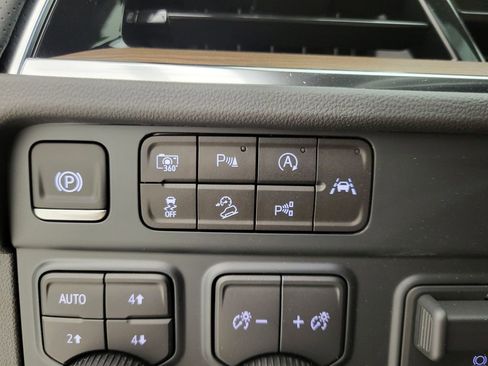 New 2025 Chevrolet Suburban High Country image 7