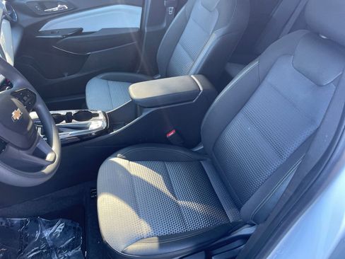 Used 2025 Chevrolet Trax LT image 32