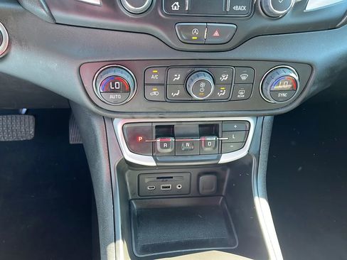 Used 2022 GMC Terrain SLT w/ Tech Package image 27