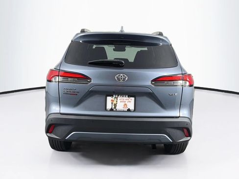 Used 2023 Toyota Corolla Cross XLE w/ Convenience Package FWD image 8