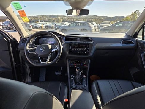Used 2024 Volkswagen Tiguan SE image 16