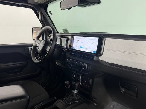 Used 2024 Jeep Wrangler Unlimited AWD/4WD image 30